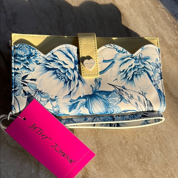 Betsey Johnson Yellow and Blue Floral Women's Zip Around Wristlet Wallet - Picture 1 of 4